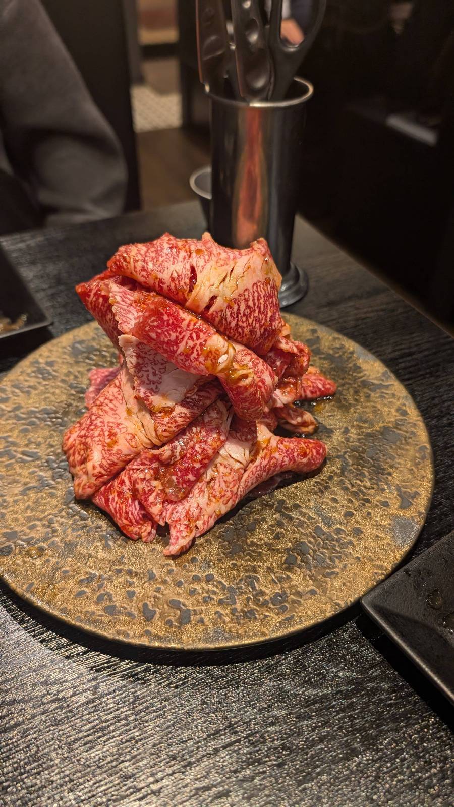 美しく盛られた焼肉