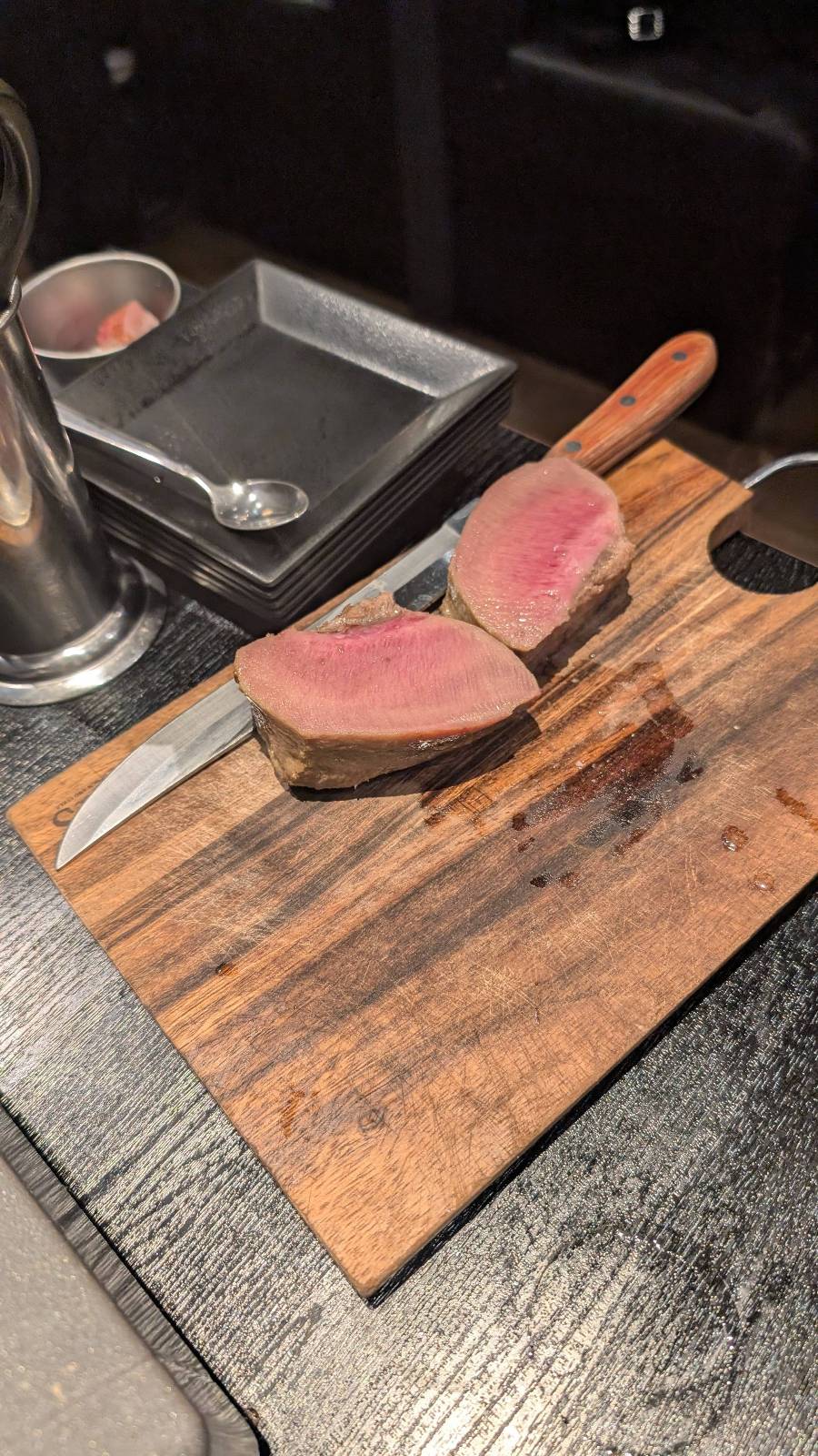 鮮やかな牛タンの焼き加減です